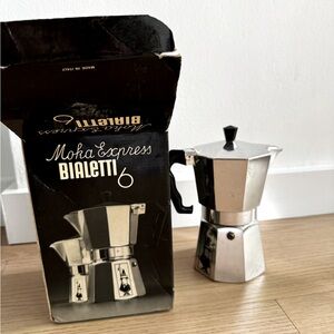 Bialetti - Moka Espress Stovetop Espresso Maker, Pot 6 Cups (6 Oz), Aluminium